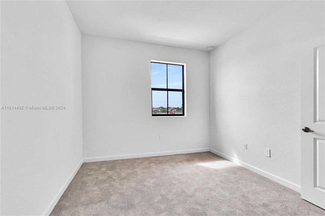 Active With Contract: $3,100 (3 beds, 2 baths, 1812 Square Feet)