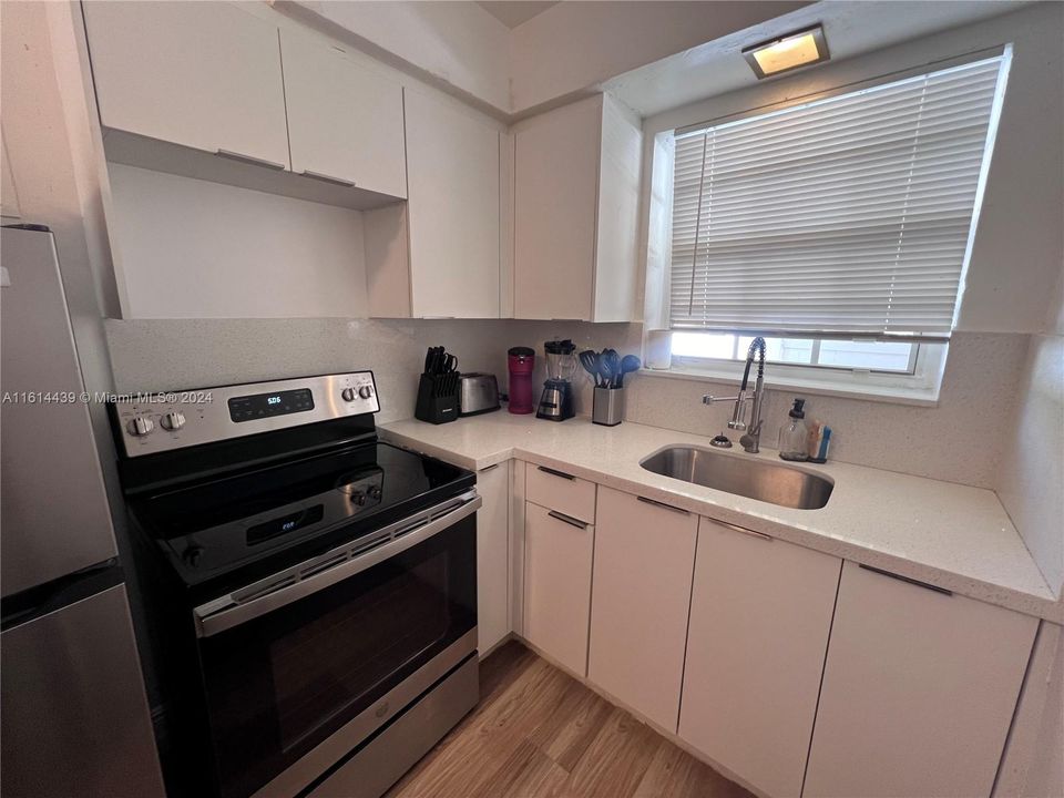 For Rent: $1,675 (1 beds, 1 baths, 650 Square Feet)