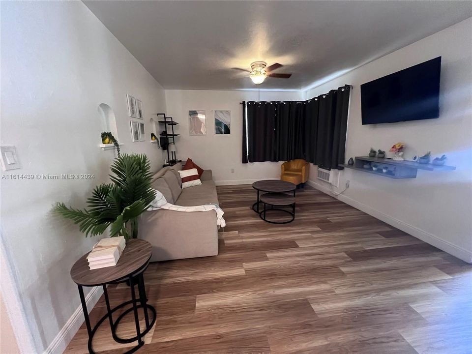 For Rent: $1,675 (1 beds, 1 baths, 650 Square Feet)