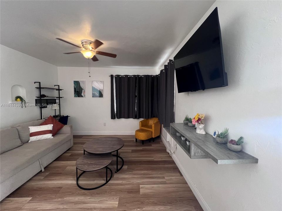 For Rent: $1,675 (1 beds, 1 baths, 650 Square Feet)