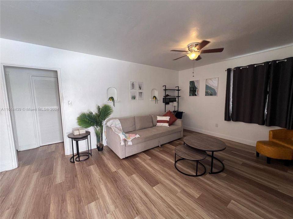 For Rent: $1,675 (1 beds, 1 baths, 650 Square Feet)