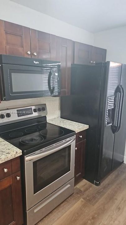 For Rent: $2,100 (2 beds, 2 baths, 1000 Square Feet)