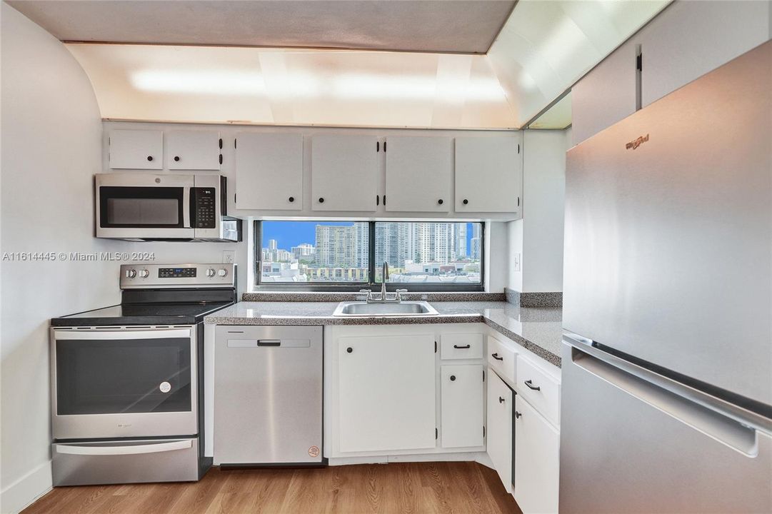 For Sale: $429,000 (2 beds, 2 baths, 1230 Square Feet)