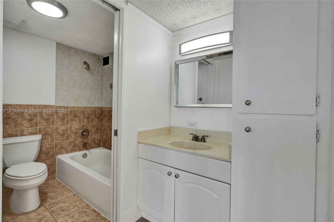 For Sale: $429,000 (2 beds, 2 baths, 1230 Square Feet)