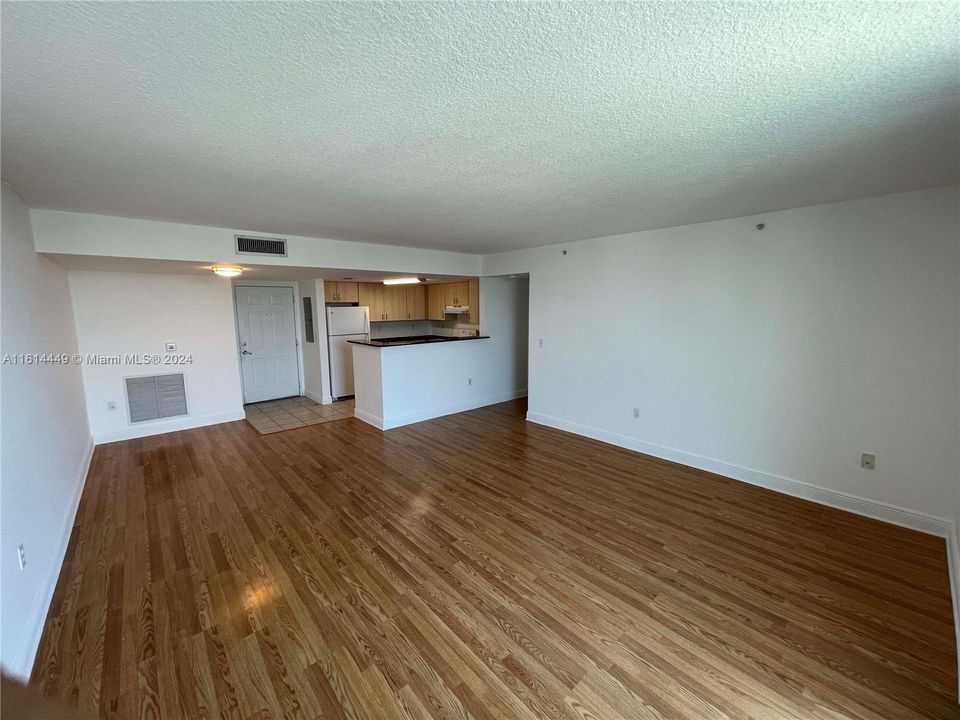 For Rent: $3,400 (2 beds, 2 baths, 1127 Square Feet)