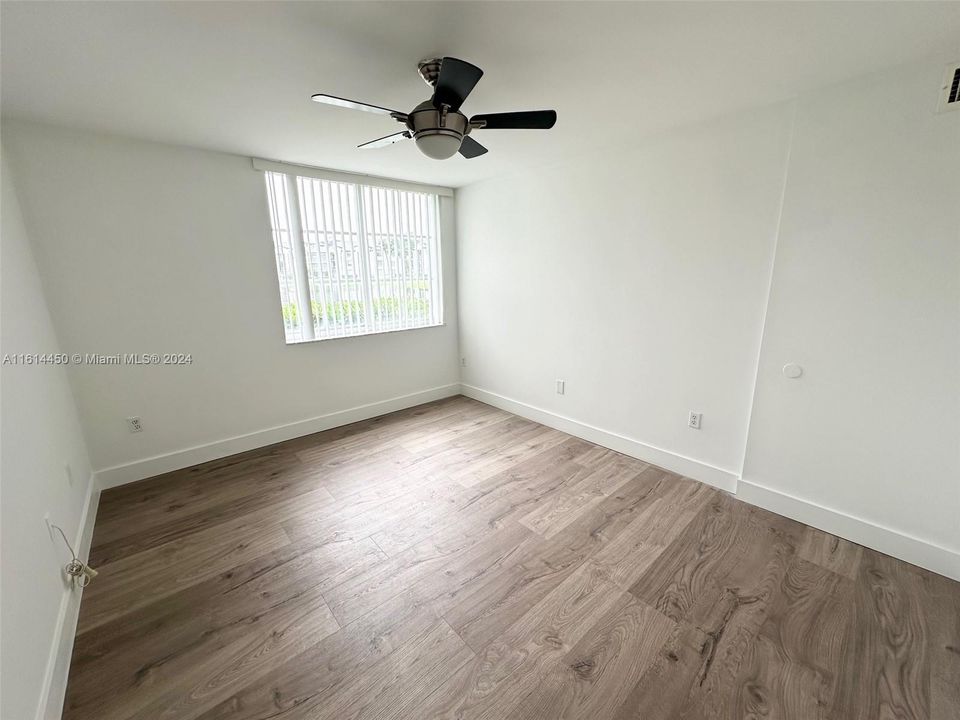 For Rent: $2,650 (2 beds, 1 baths, 818 Square Feet)