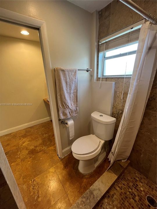 For Rent: $2,800 (2 beds, 1 baths, 1012 Square Feet)