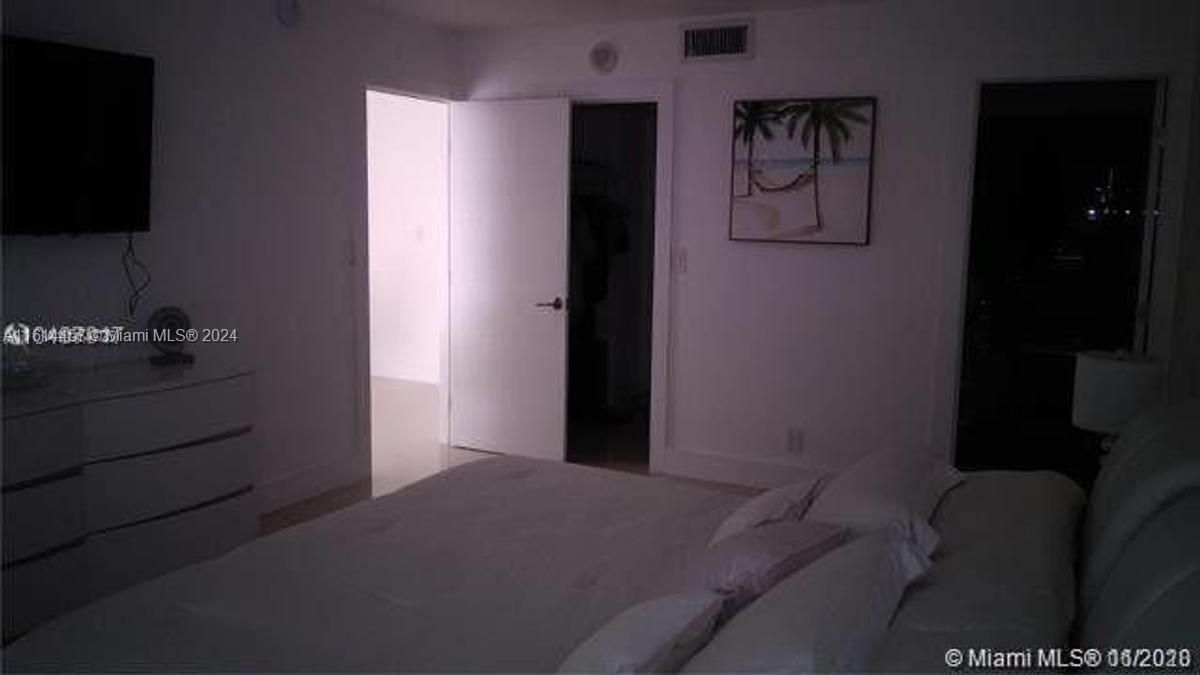 For Rent: $2,400 (1 beds, 1 baths, 719 Square Feet)