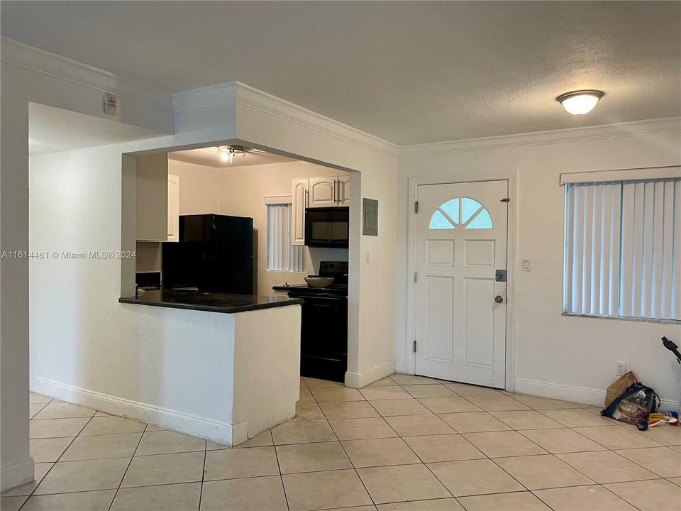 For Rent: $2,350 (1 beds, 1 baths, 766 Square Feet)