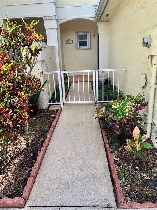 For Rent: $2,700 (2 beds, 2 baths, 1192 Square Feet)