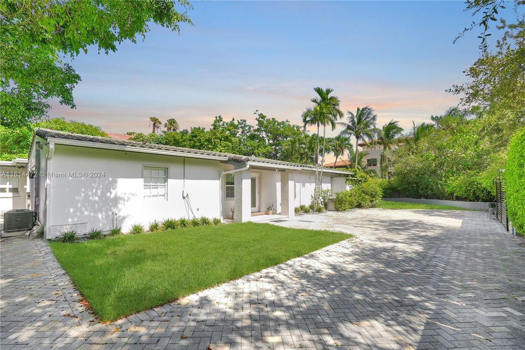 For Sale: $3,600,000 (4 beds, 2 baths, 2111 Square Feet)