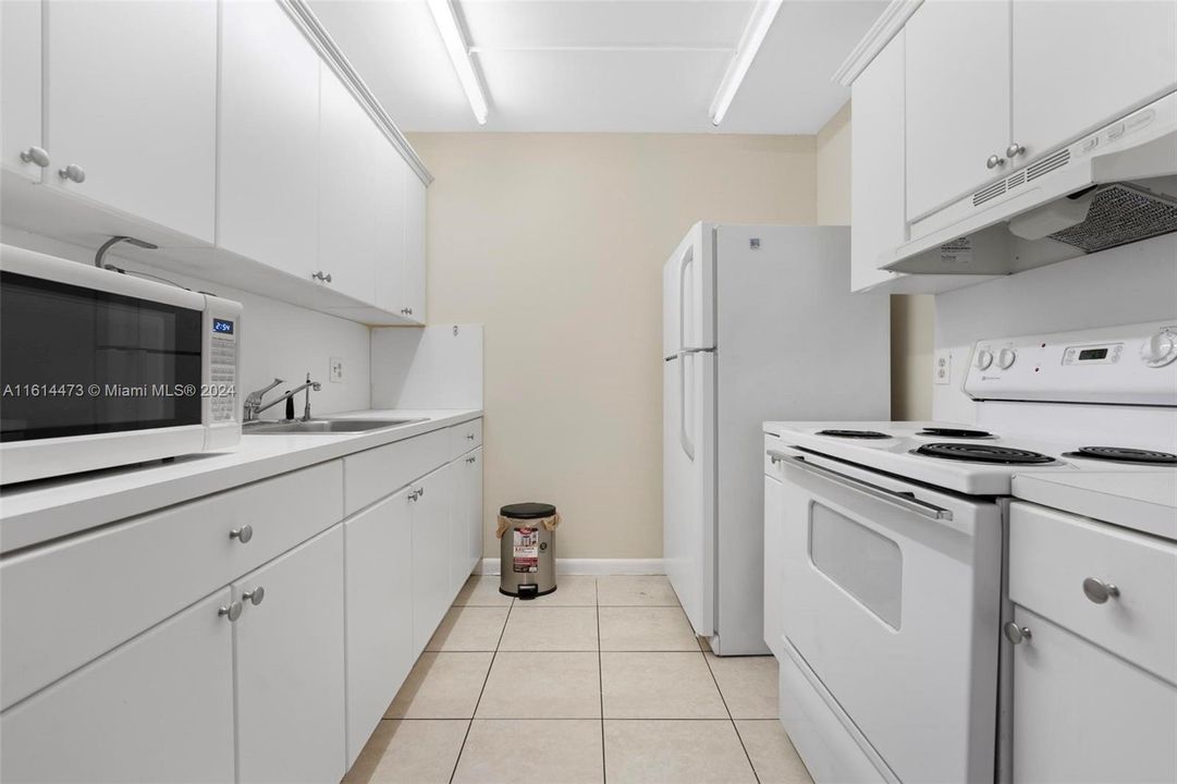 For Rent: $1,600 (1 beds, 1 baths, 685 Square Feet)