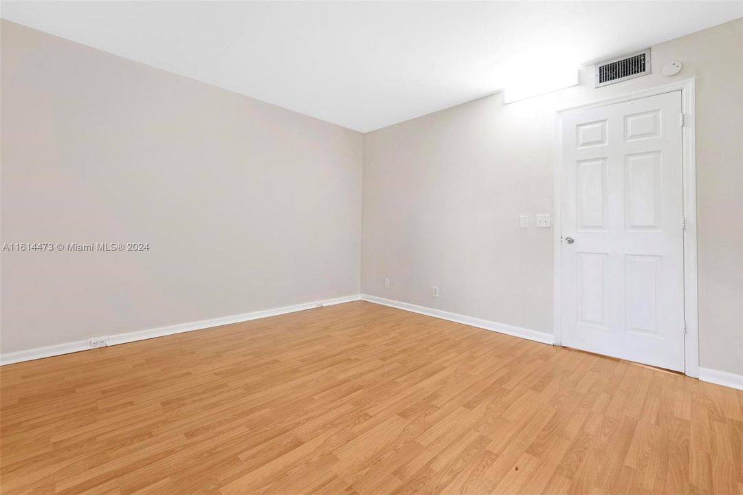 For Rent: $1,600 (1 beds, 1 baths, 685 Square Feet)