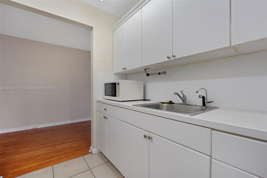 For Rent: $1,600 (1 beds, 1 baths, 685 Square Feet)