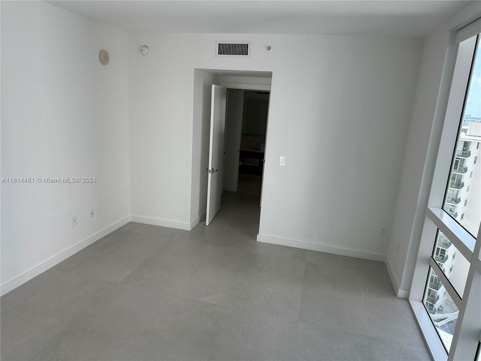 For Rent: $3,200 (1 beds, 1 baths, 826 Square Feet)