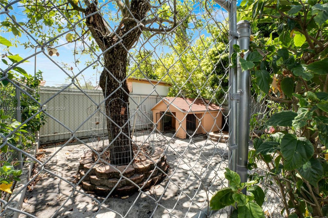 Recently Sold: $765,000 (4 beds, 3 baths, 1789 Square Feet)