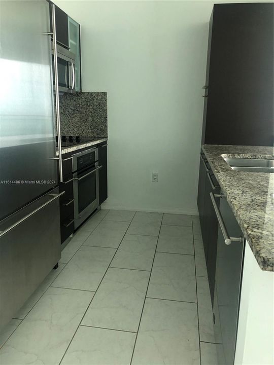 For Rent: $3,350 (1 beds, 1 baths, 688 Square Feet)