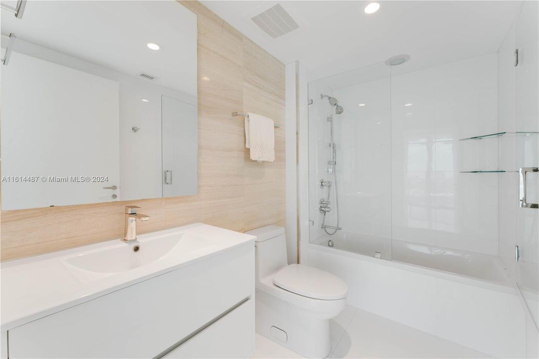 Active With Contract: $4,850,000 (3 beds, 3 baths, 2640 Square Feet)