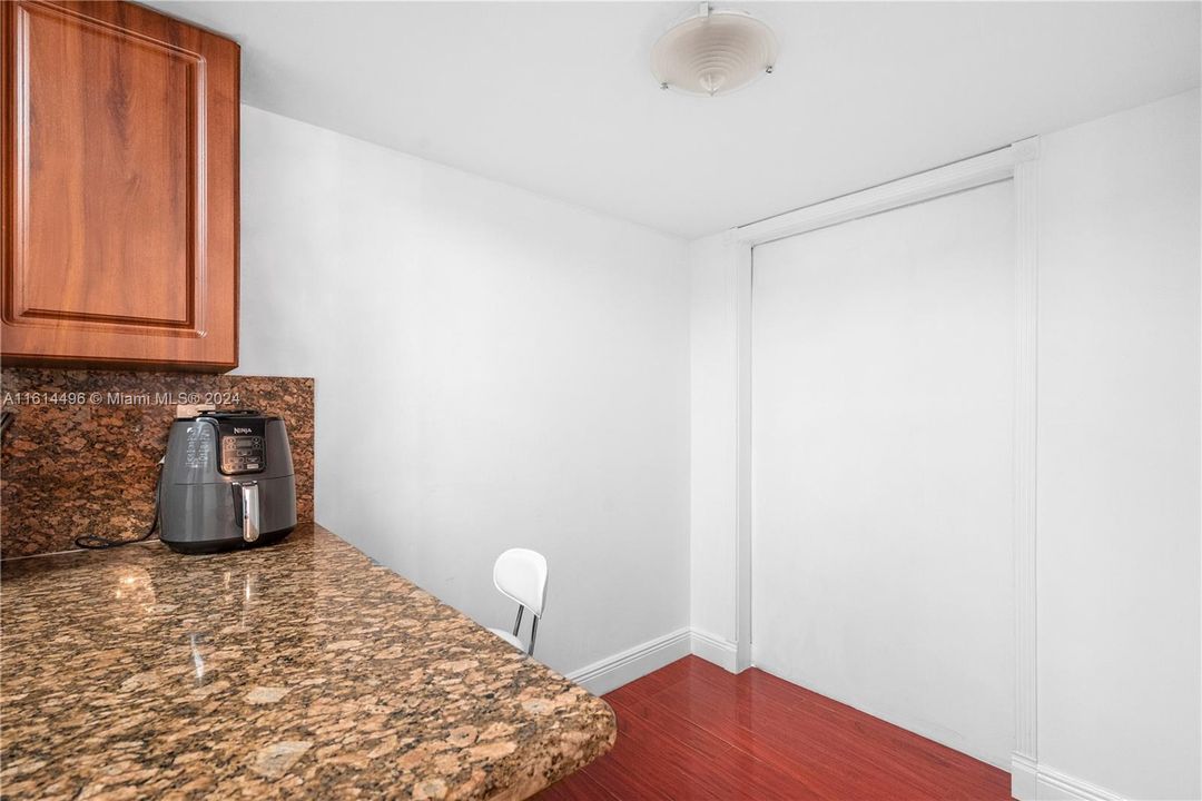 For Rent: $2,700 (2 beds, 2 baths, 1251 Square Feet)