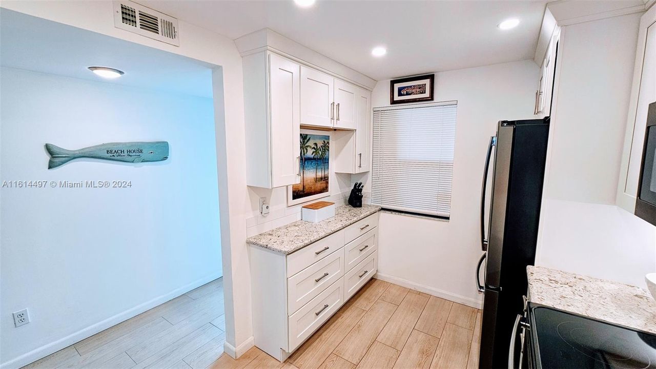 For Sale: $434,900 (2 beds, 2 baths, 1053 Square Feet)