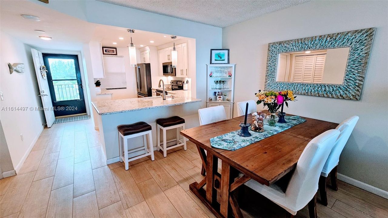 For Sale: $434,900 (2 beds, 2 baths, 1053 Square Feet)