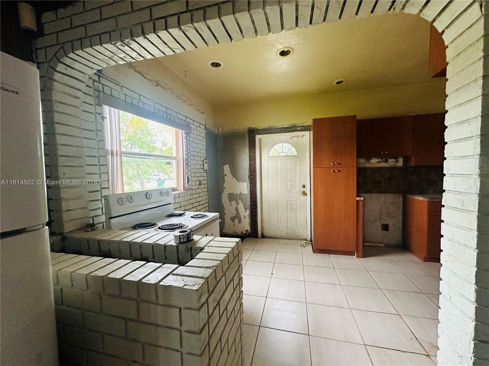 En Venta: $570,000 (3 camas, 2 baños, 2190 Pies cuadrados)