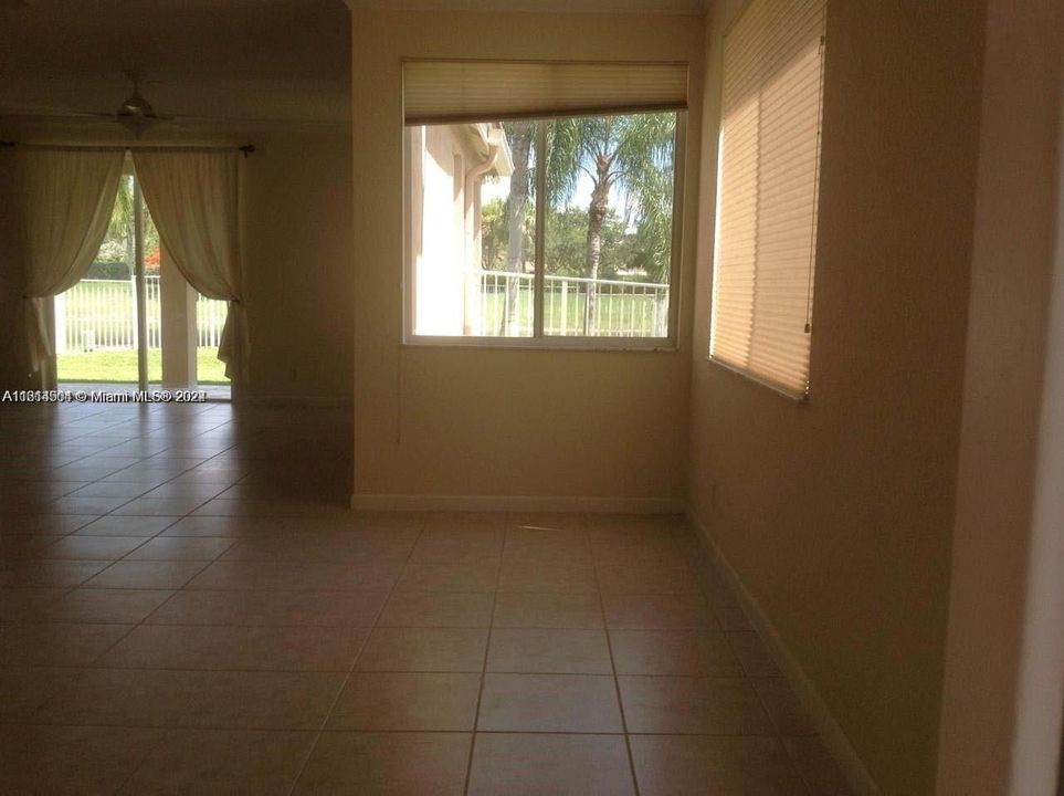 For Rent: $4,600 (4 beds, 2 baths, 2305 Square Feet)