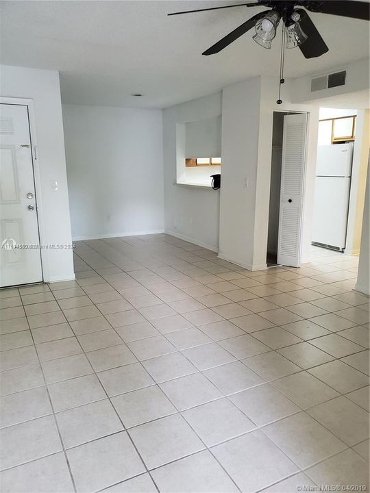 For Rent: $1,650 (1 beds, 1 baths, 813 Square Feet)