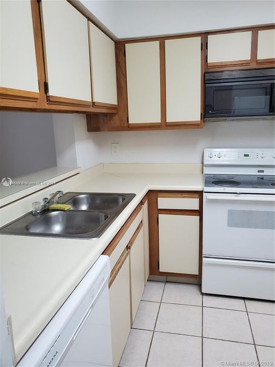 For Rent: $1,650 (1 beds, 1 baths, 813 Square Feet)