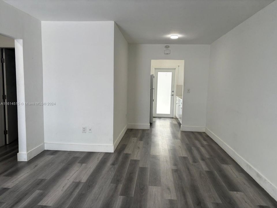 For Rent: $1,950 (1 beds, 1 baths, 620 Square Feet)