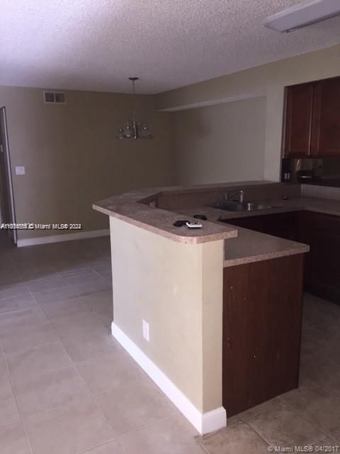 For Rent: $2,500 (3 beds, 2 baths, 1408 Square Feet)