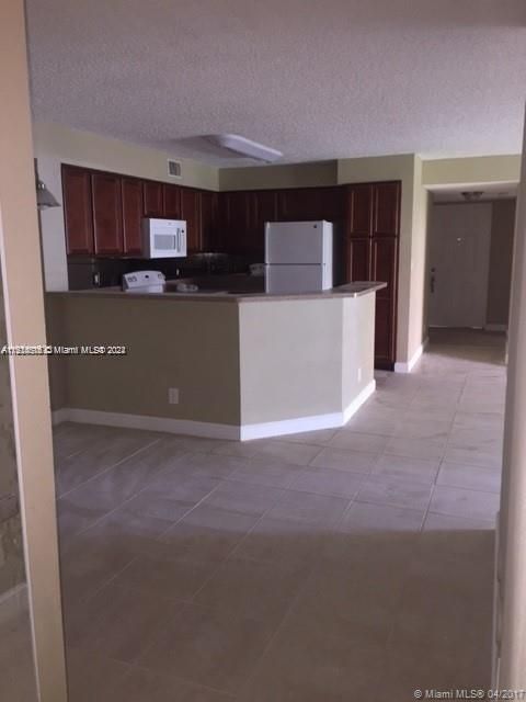For Rent: $2,500 (3 beds, 2 baths, 1408 Square Feet)