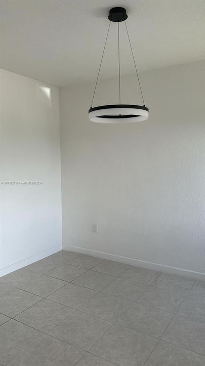 For Rent: $2,900 (3 beds, 2 baths, 1403 Square Feet)