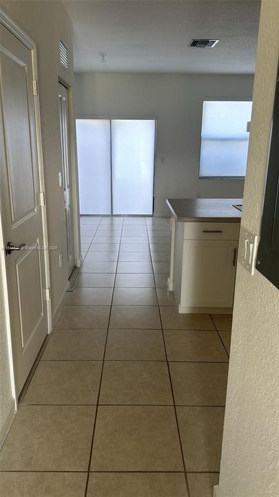 For Rent: $2,900 (3 beds, 2 baths, 1403 Square Feet)