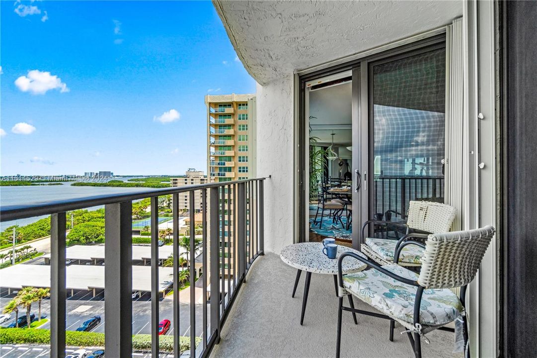 For Sale: $749,900 (2 beds, 2 baths, 1457 Square Feet)