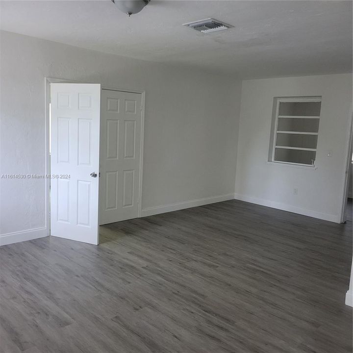 For Rent: $3,500 (4 beds, 2 baths, 1186 Square Feet)