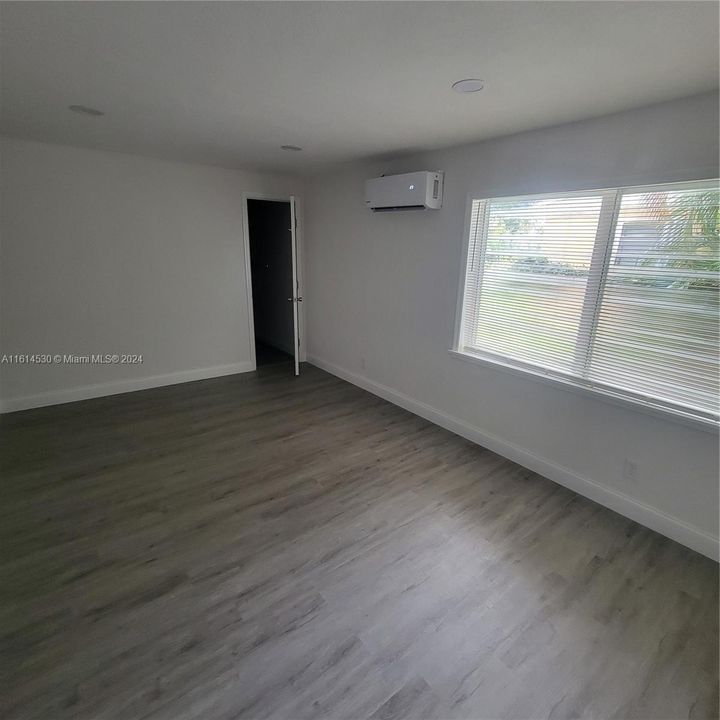 For Rent: $3,500 (4 beds, 2 baths, 1186 Square Feet)