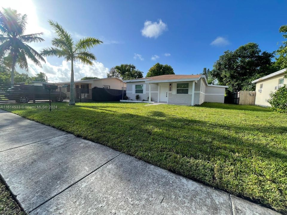 For Sale: $585,000 (3 beds, 2 baths, 1432 Square Feet)