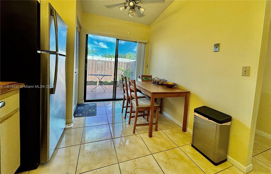 For Sale: $275,000 (2 beds, 2 baths, 1370 Square Feet)