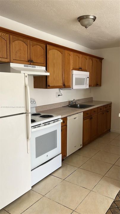 For Rent: $2,000 (1 beds, 1 baths, 780 Square Feet)