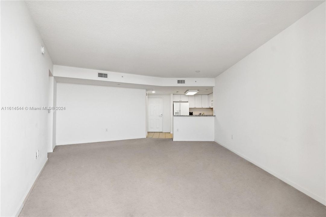 For Sale: $370,000 (1 beds, 1 baths, 860 Square Feet)