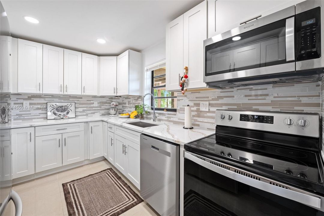 Recently Sold: $300,000 (2 beds, 2 baths, 1283 Square Feet)