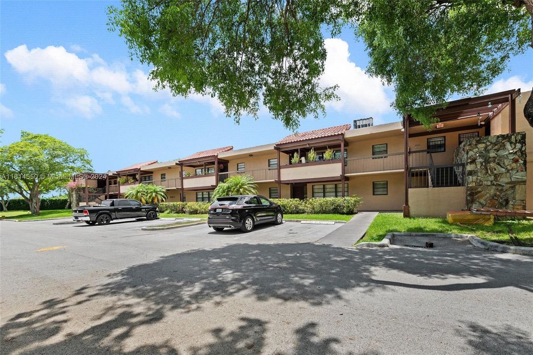 Recently Sold: $300,000 (2 beds, 2 baths, 1283 Square Feet)