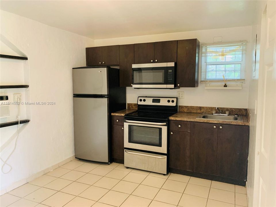 For Rent: $1,400 (0 beds, 1 baths, 400 Square Feet)