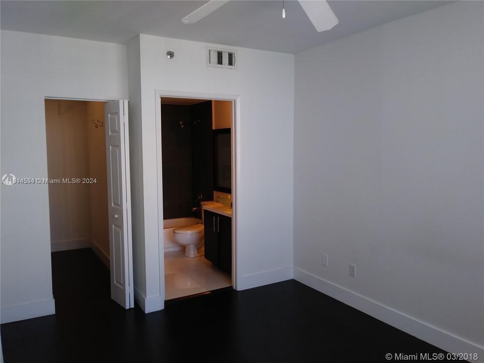 For Rent: $3,950 (2 beds, 2 baths, 985 Square Feet)