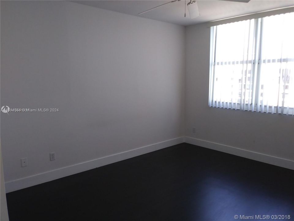 For Rent: $3,950 (2 beds, 2 baths, 985 Square Feet)