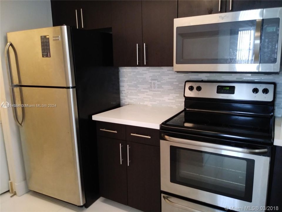 For Rent: $3,950 (2 beds, 2 baths, 985 Square Feet)