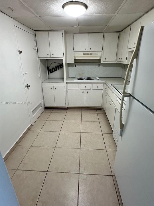 For Sale: $234,900 (1 beds, 1 baths, 697 Square Feet)
