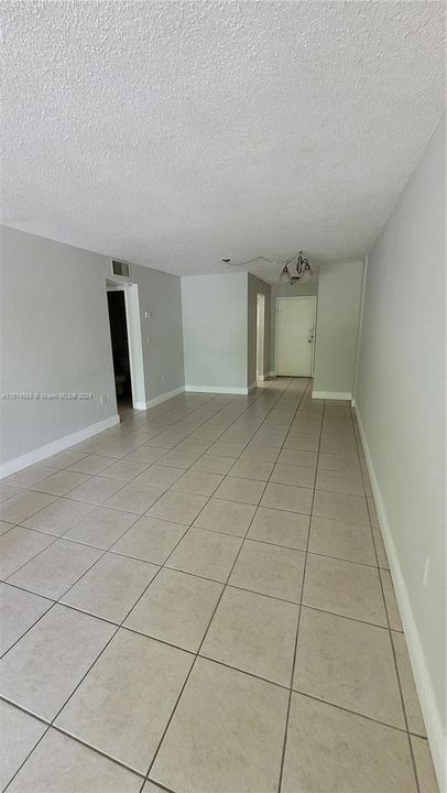 For Rent: $1,800 (1 beds, 1 baths, 673 Square Feet)