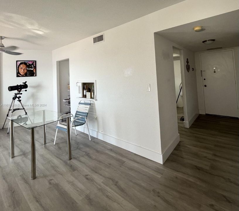 For Rent: $2,300 (1 beds, 1 baths, 831 Square Feet)